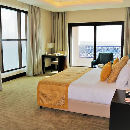 Al Bahar Hotel & Resort Fujairah Buitenkant foto A bedroom at the hotel