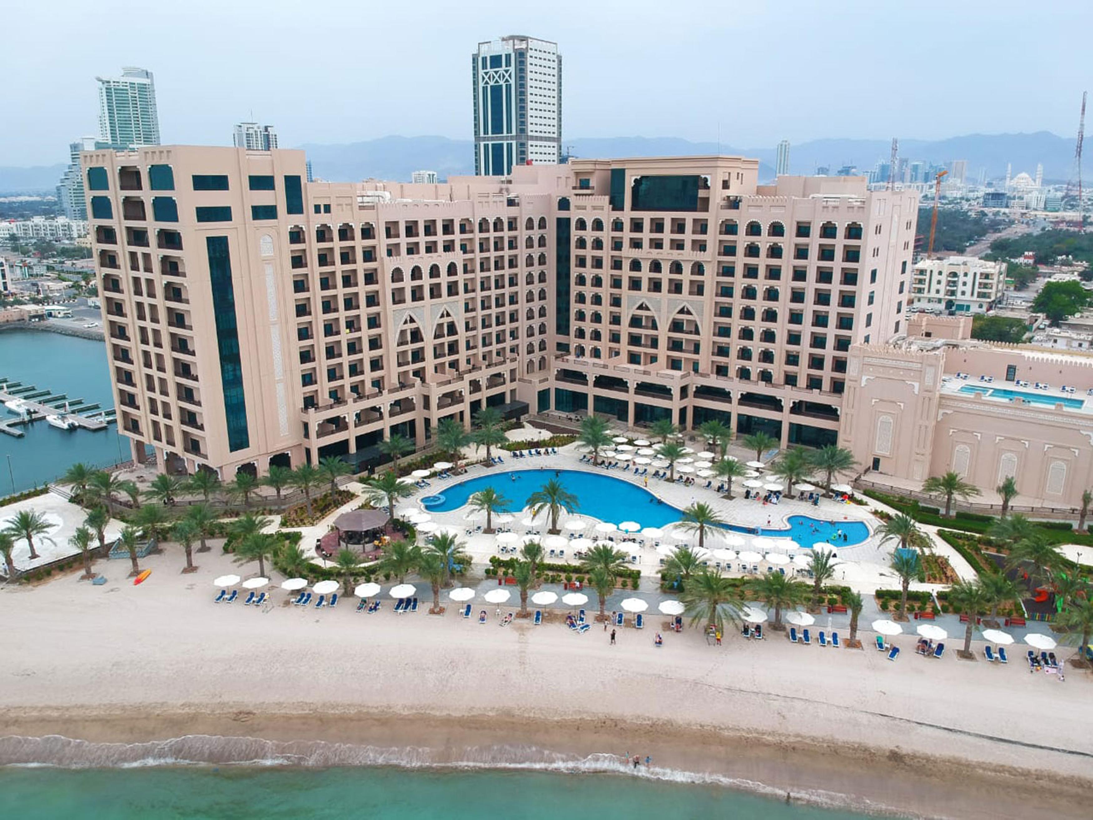 Al Bahar Hotel & Resort Fujairah Buitenkant foto The hotel in 2016