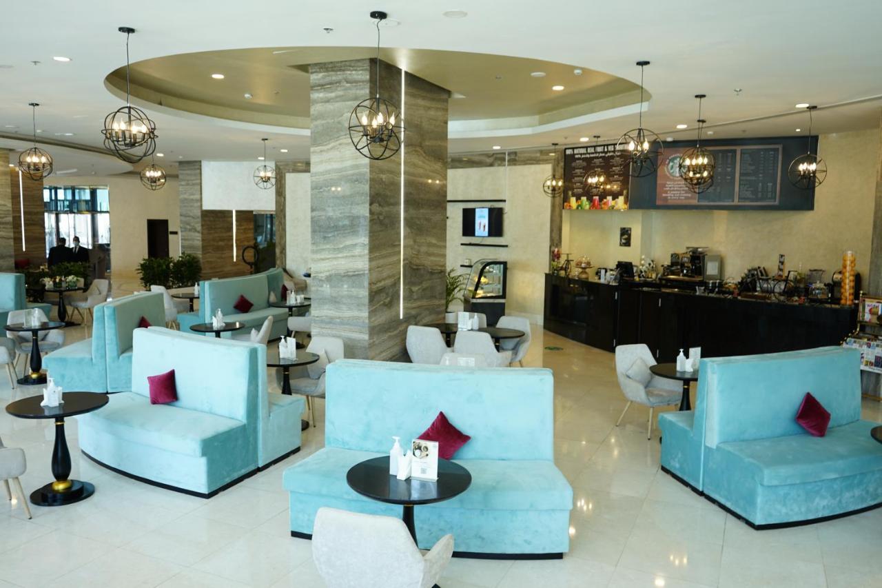 Al Bahar Hotel & Resort Fujairah Buitenkant foto The restaurant at the hotel