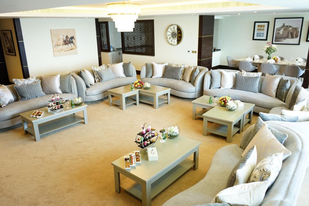Al Bahar Hotel & Resort Fujairah Buitenkant foto The lounge at the airport