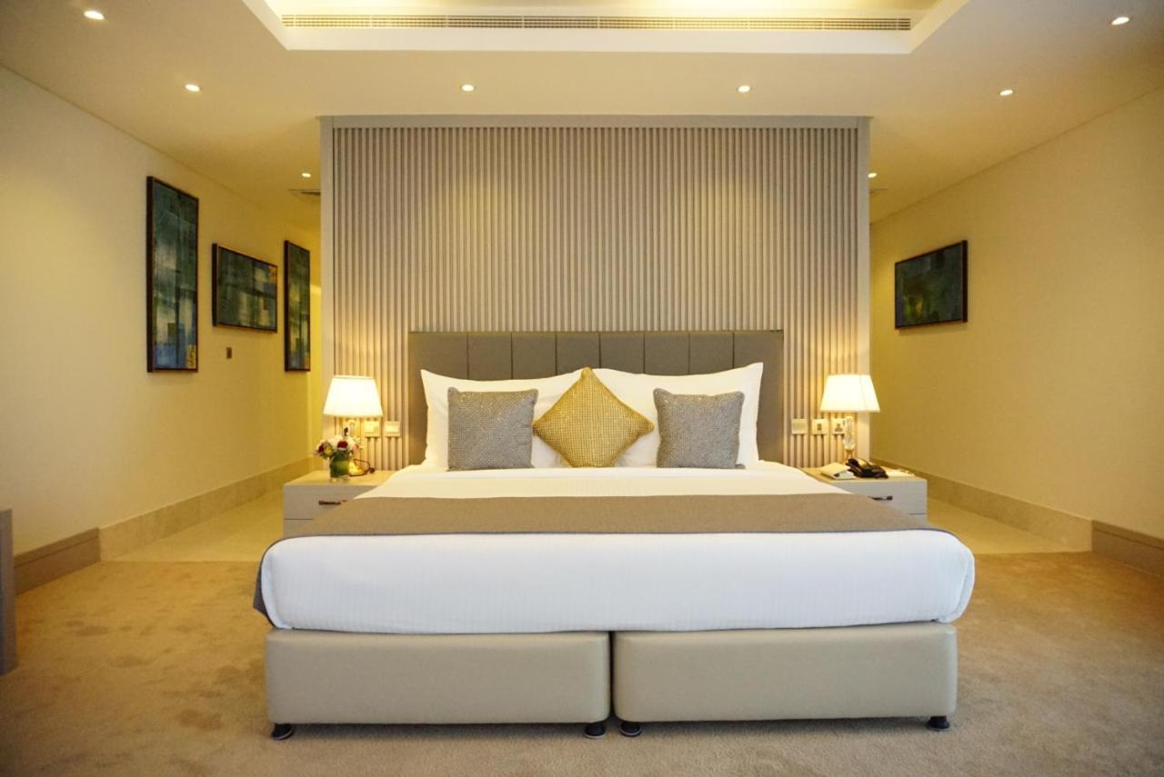 Al Bahar Hotel & Resort Fujairah Buitenkant foto A bedroom at the Taj Bengal
