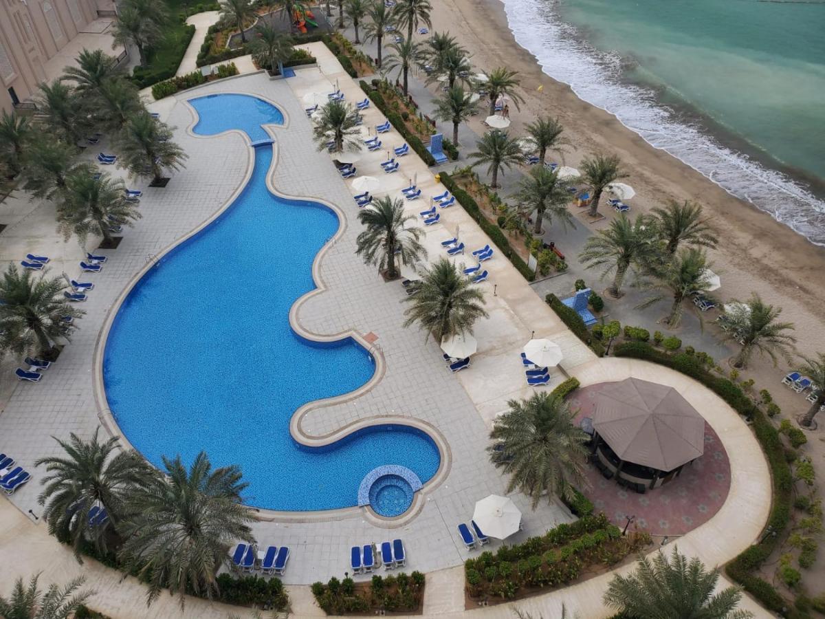 Al Bahar Hotel & Resort Fujairah Buitenkant foto Aerial view of the pool