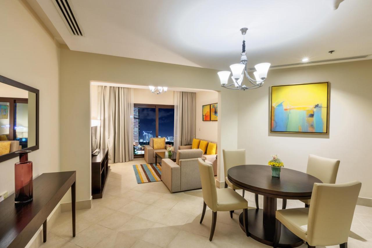 Al Bahar Hotel & Resort Fujairah Buitenkant foto A suite at the hotel