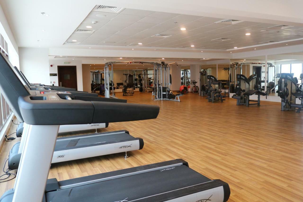 Al Bahar Hotel & Resort Fujairah Buitenkant foto The gym at the hotel