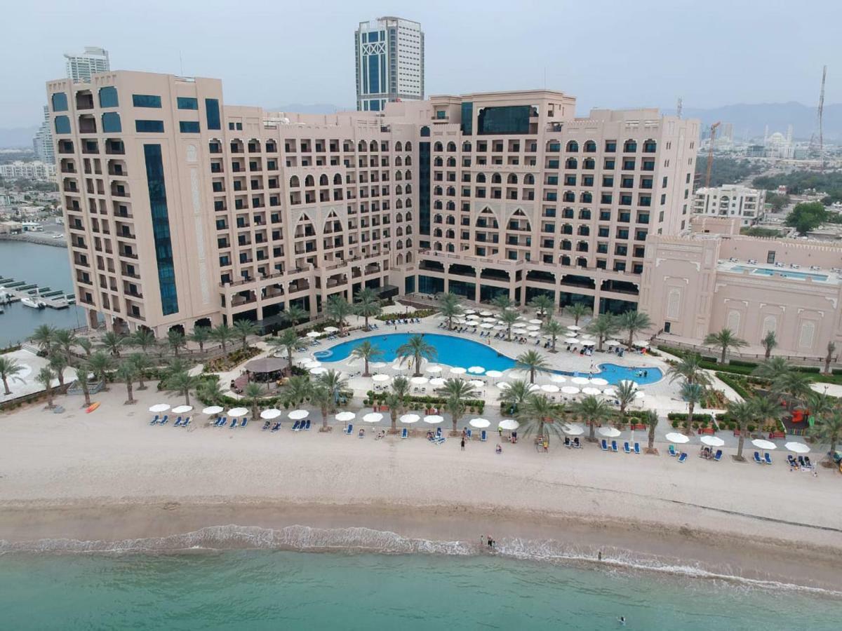 Al Bahar Hotel & Resort Fujairah Buitenkant foto The hotel in 2016