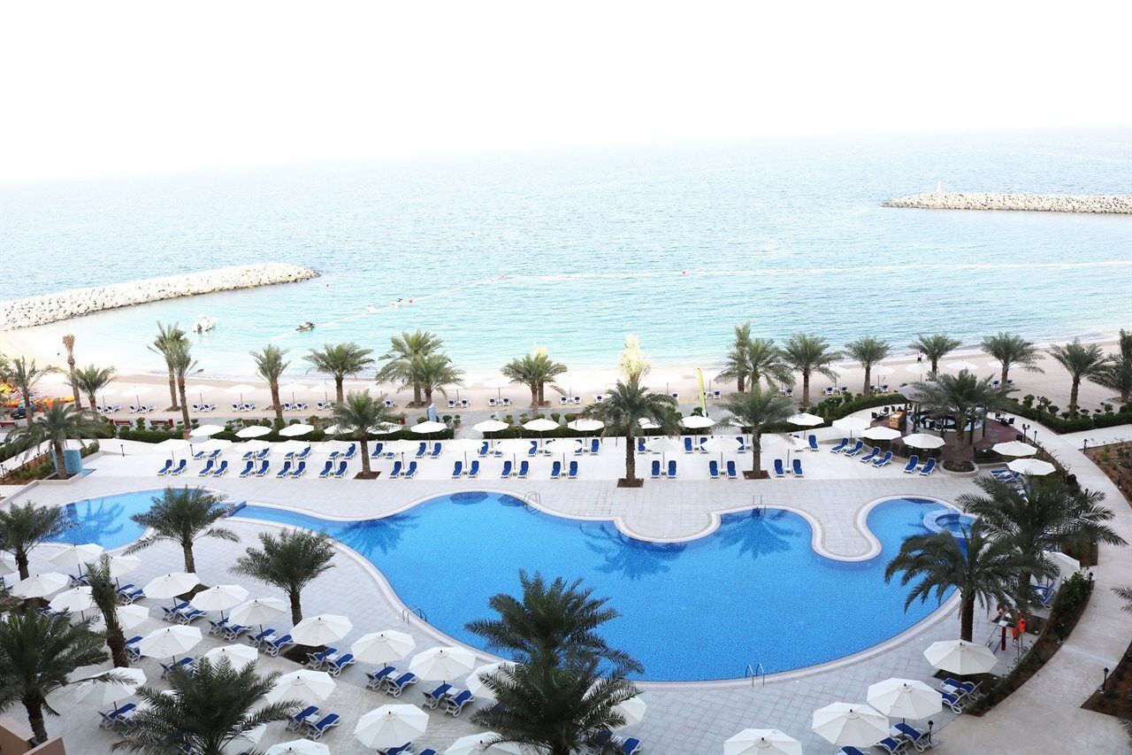 Al Bahar Hotel & Resort Fujairah Buitenkant foto The pool at the Jumeirah Beach Hotel